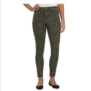 Social Standard by Sanctuary Camo Jeans Size 6/28